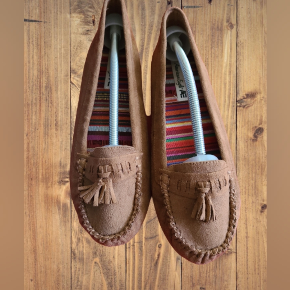American Eagle Women's Minnetonka Slip On Loafers, Size: 10 Color: Brown - Picture 3 of 4